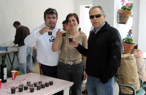 Al brindis de une el alcalde de Alhama Al brindis de une el alcalde de Alhama