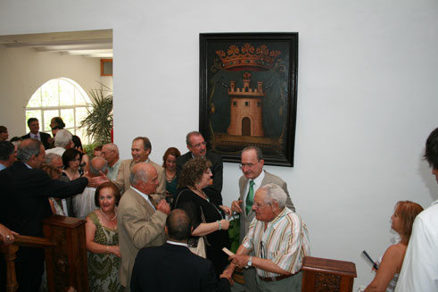 Baldomero y Kety junto a otros alhameños y el alclade de Málaga
