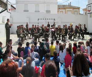 Visita de la Legión al CEIP Virgen del Rosario de Jayena