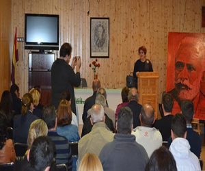 Teresa Jiménez da la bienvenida a los 28 nuevos militantes del PSOE de Alhama