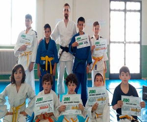 Los judocas de Jayena finalizan temporada y reciben sus nuevos cinturones