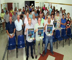 Julio Perea, Presidente de La FAM presenta el cartel de la cuarta ruta nocturna de Jayena del Club de Senderismo Navachica