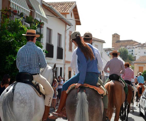 Menos carrozas y más caballistas en la “Romería del Vino 2017”, de Alhama