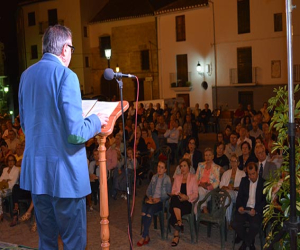 Romances entre la historia y la leyenda, entre la tristeza y la derrota, entre la crueldad y el gobierno, entre la duda y la lealtad