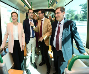 El metro de Granada entra en servicio con 12 trenes en circulación y una plantilla de más de 200 trabajadores