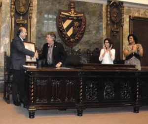 Ignacio Benítez, que ya es un alhameño universal, homenajeado en la Universidad de la Habana (Cuba)