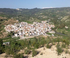 La menor reclamada por su padre en Nerja vuelve con su progenitor a Jayena después de dos meses