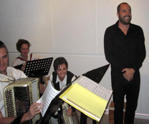 Entretenida noche musical con Acordeón Club y la Banda de la EMAG