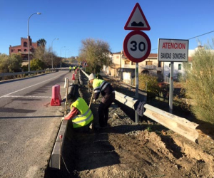 La Junta mejora el acceso al núcleo urbano de Ventas de Huelma con el ensanchado del puente sobre el río Barranco Hondo