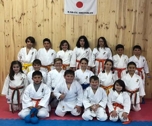 Campeonato de karate (kumite) demostrando lo aprendido