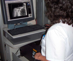 Una veintena de centros de salud granadinos recibirán 30 equipos para mejorar sus servicios de atención, entre ellos el de Alhama