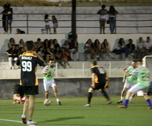 El Barrio golpea el último