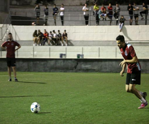 Ballack pone la liga a tiro