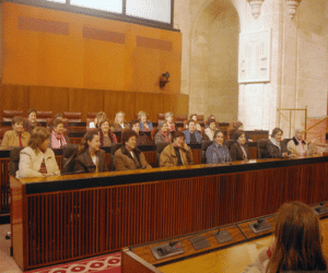 Un grupo de alhameñas visitan el parlamento de Andalucía