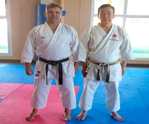 Antonio Mateo con los maestros del karate