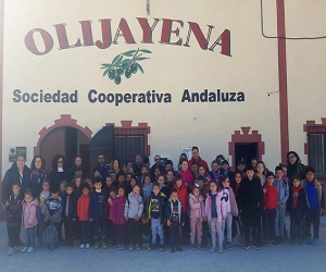 Escolares del CPR Los Ríos conocen la fabricación del aceite en Olijayena