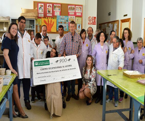 Caja Rural entrega 900 euros al Centro Ocupacional de la comarca