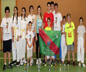 Los hermanos Alicia y Óscar Correa campeones en Motril en la categoría élite de karate