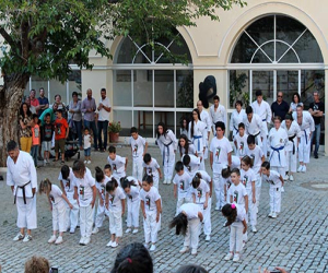 Exhibición de karate en feria