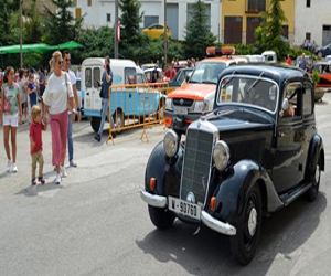 Medio centenar de vehículos en la 8ª Concentración de coches clásicos