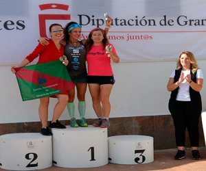 Evelin Ortigosa volvió a lucir la bandera de Alhama en el podio del V Trail Villa de Fornes 