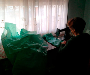 El Ayuntamiento de Jayena entrega 150 EPI’s, hechos por vecinos del pueblo al Hospital Regional Universitario de Málaga