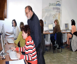 Guadalinfo imparte un curso de habilidades informáticas
