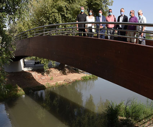Santa Cruz del Comercio cuenta ya con una pasarela peatonal sobre el río Alhama, única en la provincia de Granada