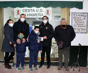 La gran cesta de la UD Alhameña para la familia Correa-Ruiz, de Alhama