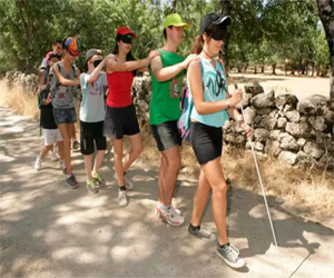Jóvenes con y sin discapacidad participan en el campamento inclusivo de la ONCE en Zafarraya