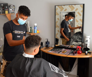 Abrió Simon’s Barber Shop, joven y con estilo