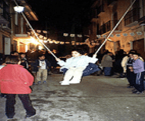 El ayuntamiento de Alhama repartirá leña, arena y vino