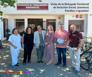 Matilde Ortiz visita la residencia de trabajadores temporeros de la Mancomunidad
