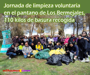 Jornada de limpieza voluntaria en el pantano de Los Bermejales, 110 kilos de basura recogida