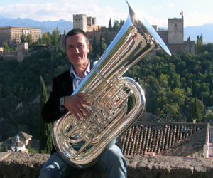 Descendiente de alhameños que triunfa por el mundo