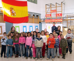 Los alumnos del CEP Cervantes de Alhama celebran el día de la constitución