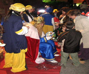 Los Reyes Magos entregaron los regalos casa por casa