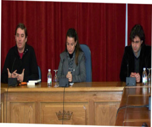 El poeta Luís García Montero da una charla al alumnado del IES de Alhama