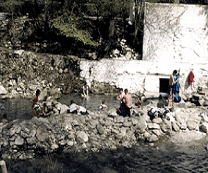 Accesos y pozas del Balneario
