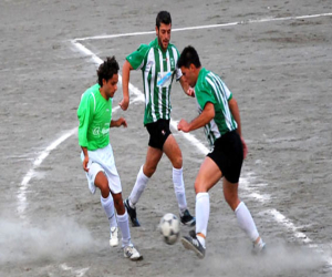 La Alhameña gana y convence