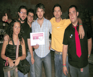 El País Musicano, ganadores del festival 2006, rinde homenaje a Hombres G
