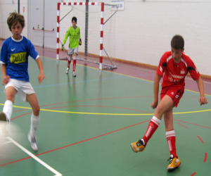 Alhama-2000: El equipo infantil golea y sigue aspirando a todo