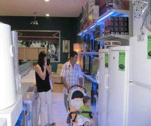 Un joven matrimonio de empresarios ponen en marcha una nueva tienda de decoración, electrodomésticos y muebles en Alhama