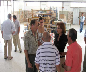 La Delegada de educación y el alcalde de Alhama, acompañados de otros alcaldes de la Comarca, visitan las obras de los centros educativos