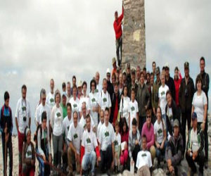 Coronan La Maroma para celebrar el aniversario del Parque Natural