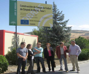 La delegada Sandra García visita las obras del plan proteja y del campo de futbol
