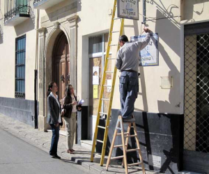 Alhama unifica los rótulos comerciales de su casco histórico