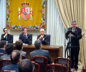 Los periodistas de Málaga reciben una distinción en la persona de su presidente, A. García Maldonado