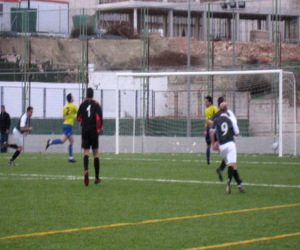 La UD Alhameña  gana al colista por tres goles a uno