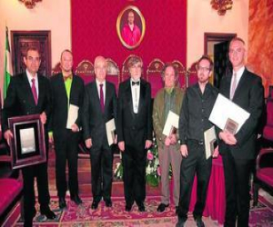 El alhamaño Juan Manuel 'Brazam' premiado por la Academia de Bellas Artes por la creación más libre